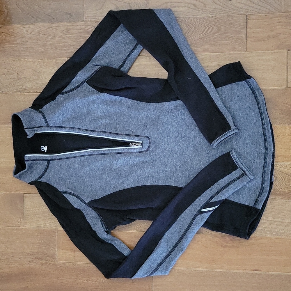Lululemon Athletica quarter zip running pullover top gray black